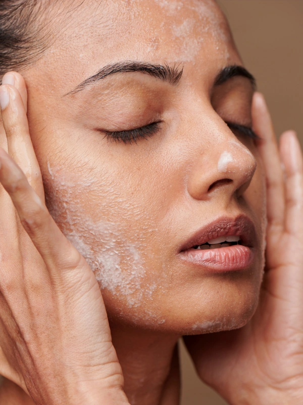 Tratamiento facial de belleza natural en Barcelona