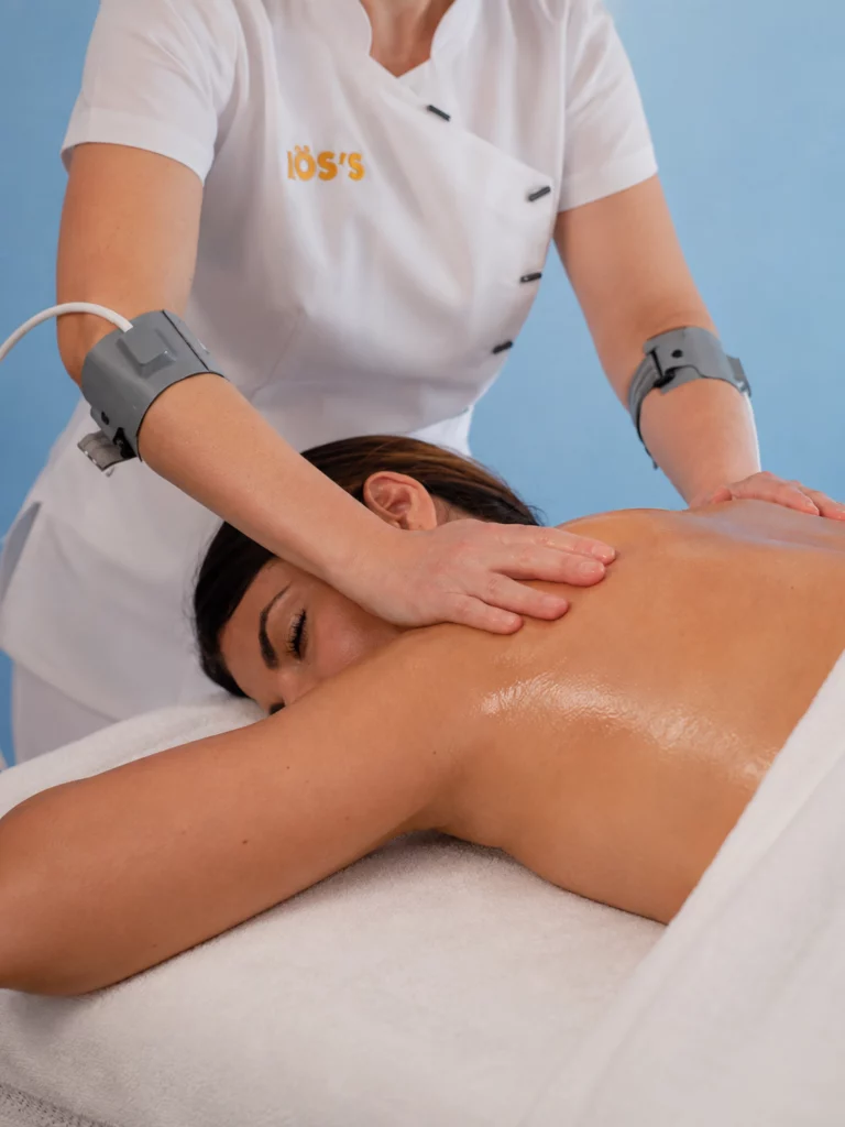 Quiro-masaje con brazaletes resistivos en tratamiento corporal